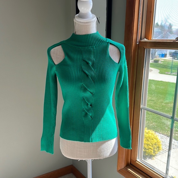 Beautiful green sweater - Picture 4 of 7